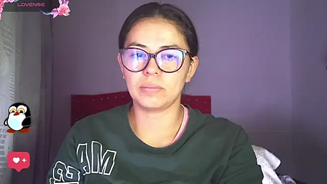 Snapshot of mayhott2 chatting on November 2025 10:30:02 PM mayhott2 online show from November 2025 10:30:02 PM