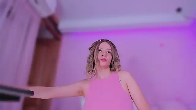 Snapshot of bella_adams_ chatting on March 2025 10:47:01 PM bella adams online show from March 2025 10:47:01 PM