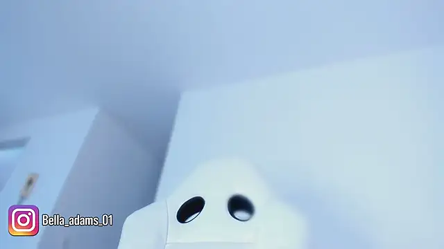 Snapshot of bella_adams_ chatting on November 2025 08:40:02 PM bella adams online show from November 2025 08:40:02 PM