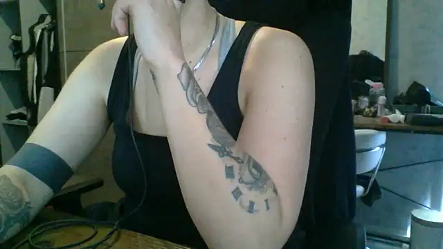 Snapshot of geilmeisje98 chatting on October 2025 12:01:02 PM geilmeisje98 online show from October 2025 12:01:02 PM