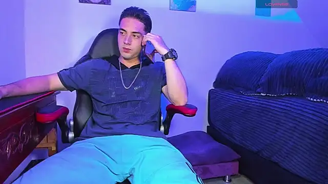 Snapshot of Alex_smith00 chatting on December 2024 12:30:02 AM Alex smith00 online show from December 2024 12:30:02 AM