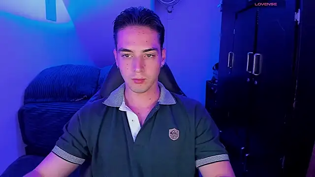 Snapshot of Alex_smith00 chatting on December 2024 10:58:02 PM Alex smith00 online show from December 2024 10:58:02 PM