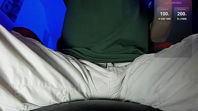 Snapshot of Alex_smith00 chatting on December 2024 02:02:02 AM Alex smith00 online show from December 2024 02:02:02 AM