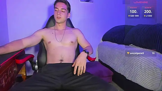 Snapshot of Alex_smith00 chatting on March 2025 02:27:02 AM Alex smith00 online show from March 2025 02:27:02 AM