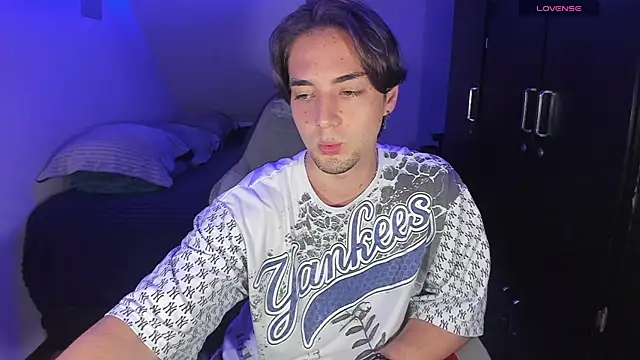 Snapshot of Alex_smith00 chatting on September 2025 09:20:01 PM Alex smith00 online show from September 2025 09:20:01 PM