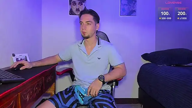 Snapshot of Alex_smith00 chatting on October 2025 10:56:02 PM Alex smith00 online show from October 2025 10:56:02 PM