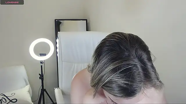 Tilly Eliot online show from February 2025 09:25:02 PM