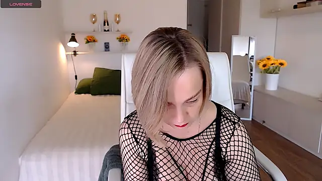 Tilly Eliot online show from September 2025 07:59:01 PM