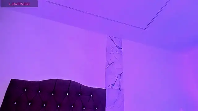 alysson 18 online show from November 2025 01:25:02 PM