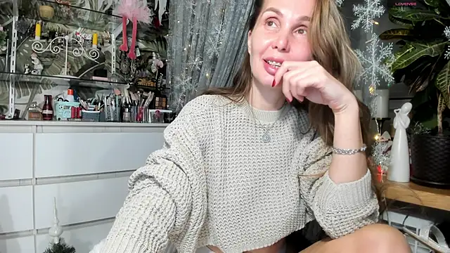 Snapshot of Aurora108 chatting on December 2024 11:08:02 PM Aurora108 online show from December 2024 11:08:02 PM