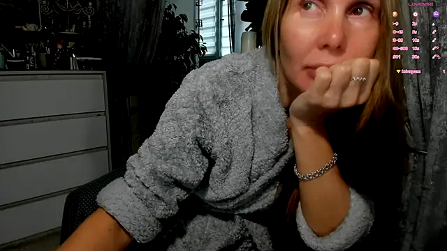 Snapshot of Aurora108 chatting on November 2025 06:52:01 AM Aurora108 online show from November 2025 06:52:01 AM