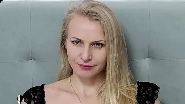 Snapshot of K__Adrienne chatting on November 2025 08:14:02 AM K Adrienne online show from November 2025 08:14:02 AM