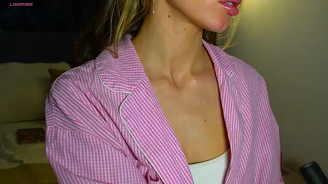 Danielle Thomas online show from March 2026 12:49:01 AM