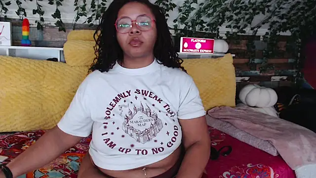 Snapshot of -khayaparker chatting on February 2025 04:14:02 AM -khayaparker online show from February 2025 04:14:02 AM