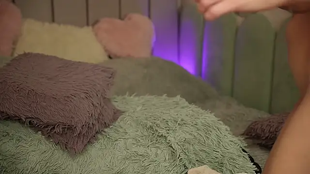 Snapshot of VickySecret96 chatting on February 2025 09:36:01 PM VickySecret96 online show from February 2025 09:36:01 PM