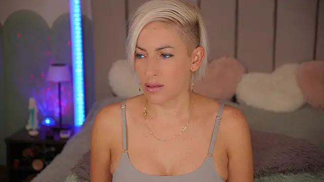 Snapshot of VickySecret96 chatting on September 2025 04:34:01 PM VickySecret96 online show from September 2025 04:34:01 PM