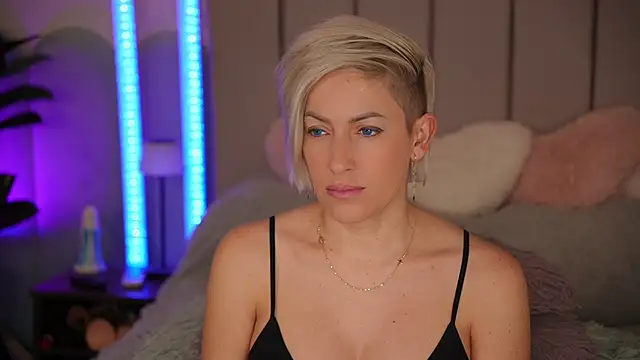 Snapshot of VickySecret96 chatting on December 2025 05:53:02 PM VickySecret96 online show from December 2025 05:53:02 PM