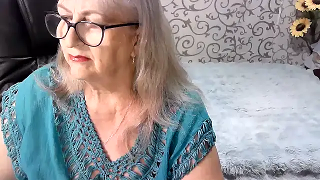 LolkaAlyss online show from October 2025 07:02:01 PM