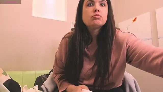 Snapshot of BattyMoll chatting on December 2024 04:03:01 PM BattyMoll online show from December 2024 04:03:01 PM