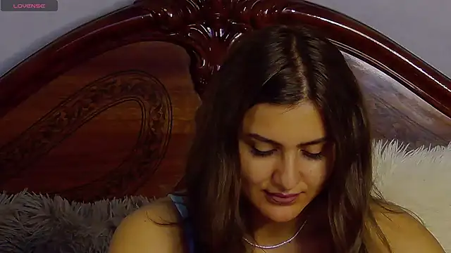 NicolePlay online show from November 2025 06:25:02 AM