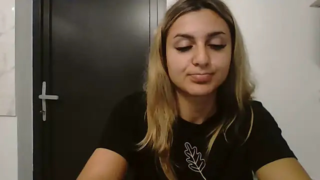 NicolePlay online show from June 2026 02:39:01 AM
