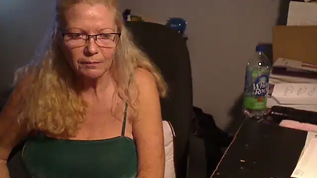 Snapshot of XTRAHORNYONE chatting on February 2025 12:13:01 AM XTRAHORNYONE online show from February 2025 12:13:01 AM