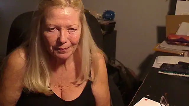 Snapshot of XTRAHORNYONE chatting on March 2025 03:45:01 AM XTRAHORNYONE online show from March 2025 03:45:01 AM