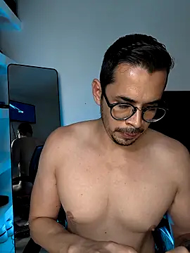 Snapshot of towers_j chatting on October 2025 09:05:02 PM towers j online show from October 2025 09:05:02 PM