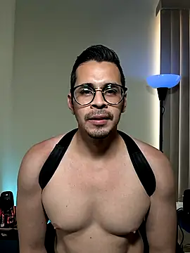 Snapshot of towers_j chatting on November 2025 09:35:01 PM towers j online show from November 2025 09:35:01 PM