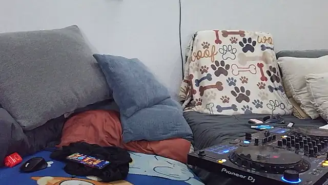 pyrowuff online show from September 2025 06:35:01 AM