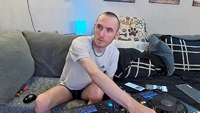 pyrowuff online show from February 2026 07:47:01 AM