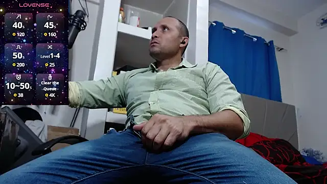 Snapshot of lewislamxxx_hot chatting on January 2025 06:38:02 PM lewislamxxx hot online show from January 2025 06:38:02 PM