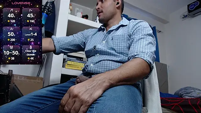 Snapshot of lewislamxxx_hot chatting on January 2025 09:18:02 PM lewislamxxx hot online show from January 2025 09:18:02 PM