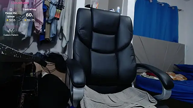 Snapshot of lewislamxxx_hot chatting on September 2025 09:15:01 PM lewislamxxx hot online show from September 2025 09:15:01 PM