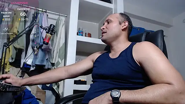 Snapshot of lewislamxxx_hot chatting on November 2025 11:14:02 PM lewislamxxx hot online show from November 2025 11:14:02 PM