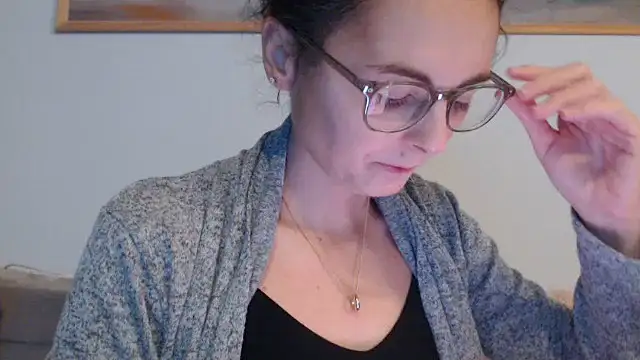 cleophee online show from December 2025 07:01:02 AM