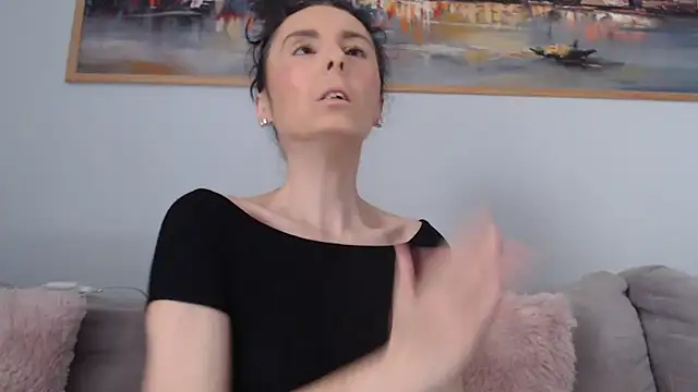 cleophee online show from April 2026 07:01:01 AM