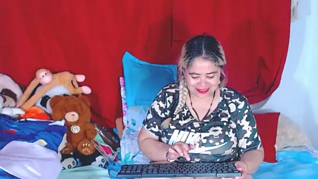 Snapshot of estrellita_fugaz16x chatting on October 2025 03:10:02 AM estrellita fugaz16x online show from October 2025 03:10:02 AM