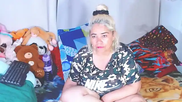 Snapshot of estrellita_fugaz16x chatting on December 2025 03:00:01 AM estrellita fugaz16x online show from December 2025 03:00:01 AM