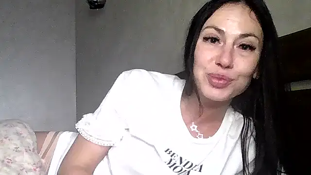 Snapshot of JulianaGold1 chatting on November 2025 09:26:01 PM JulianaGold1 online show from November 2025 09:26:01 PM