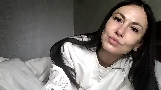 Snapshot of JulianaGold1 chatting on December 2025 08:18:02 PM JulianaGold1 online show from December 2025 08:18:02 PM