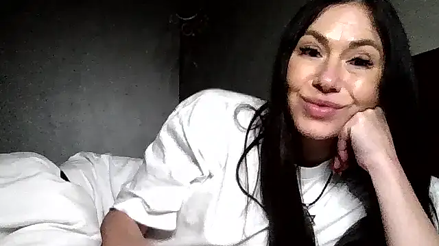 Snapshot of JulianaGold1 chatting on December 2025 08:46:01 PM JulianaGold1 online show from December 2025 08:46:01 PM