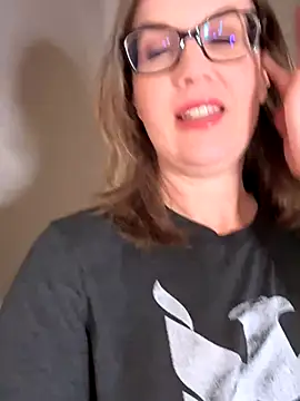 Snapshot of MaiseKnox chatting on November 2025 12:11:02 AM MaiseKnox online show from November 2025 12:11:02 AM