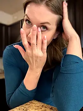 MaiseKnox online show from March 2026 10:21:02 PM