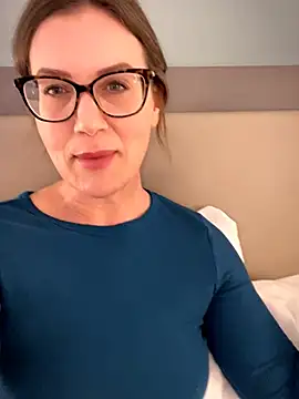 Snapshot of MaiseKnox chatting on May 2026 05:54:02 PM MaiseKnox online show from May 2026 05:54:02 PM