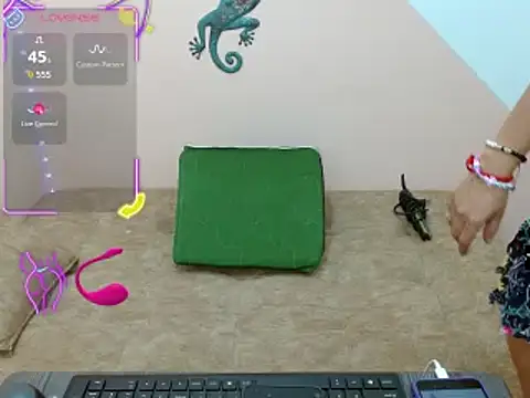 miss tinnymafe online show from November 2025 10:20:01 AM