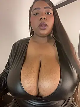 Snapshot of angelGgold chatting on May 2026 12:34:02 PM angelGgold online show from May 2026 12:34:02 PM