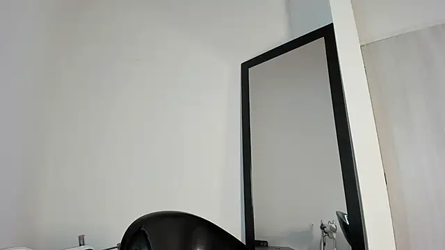 Snapshot of angelGgold chatting on May 2026 12:35:02 PM angelGgold online show from May 2026 12:35:02 PM