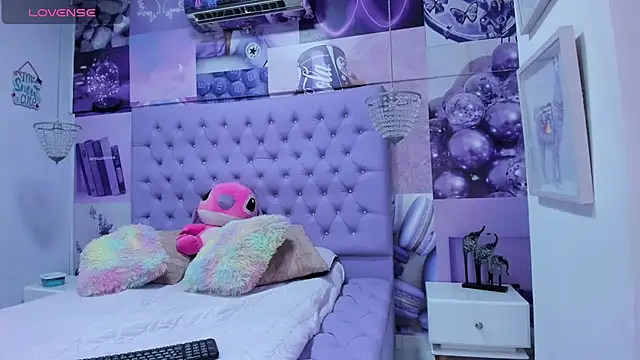 Snapshot of Vivi_prinncess chatting on February 2025 02:32:02 AM Vivi prinncess online show from February 2025 02:32:02 AM