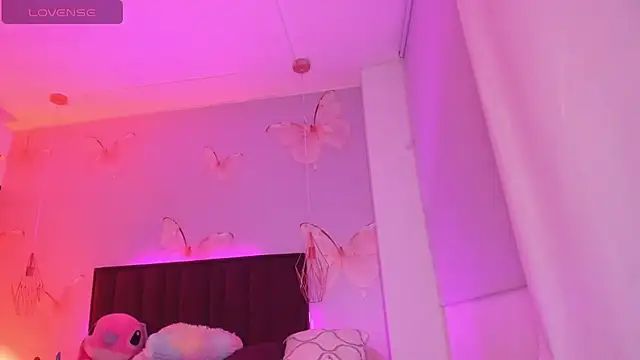 Snapshot of Vivi_prinncess chatting on September 2025 11:39:02 PM Vivi prinncess online show from September 2025 11:39:02 PM